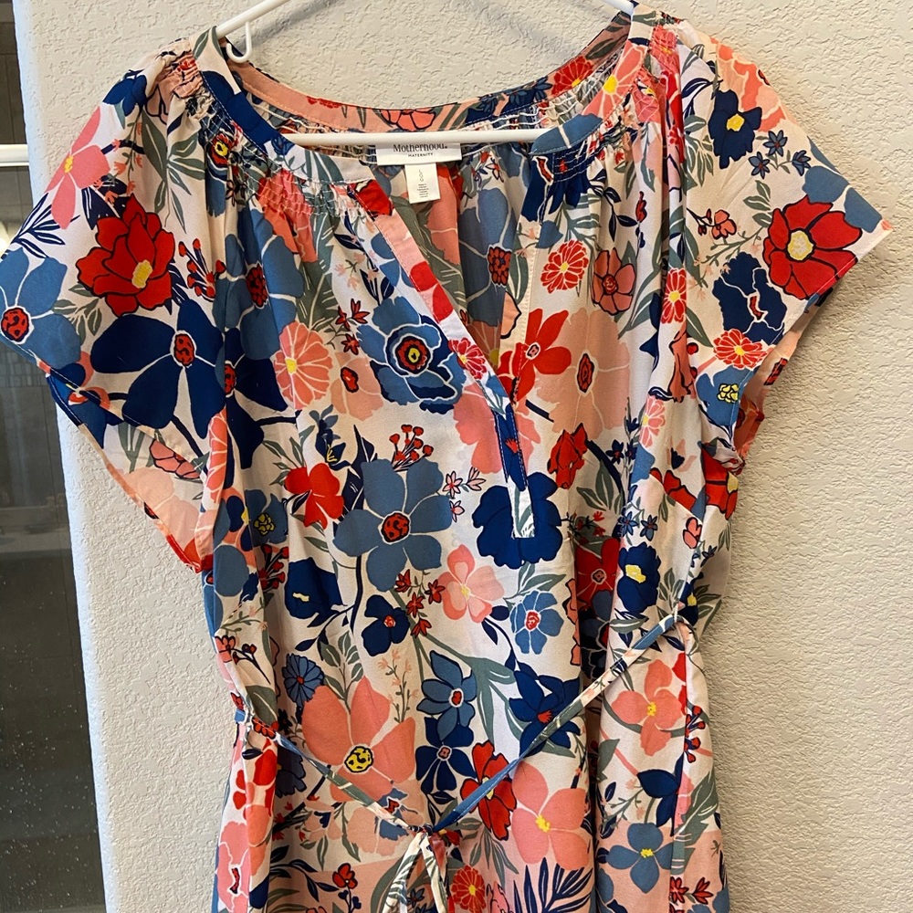 Floral maternity blouse